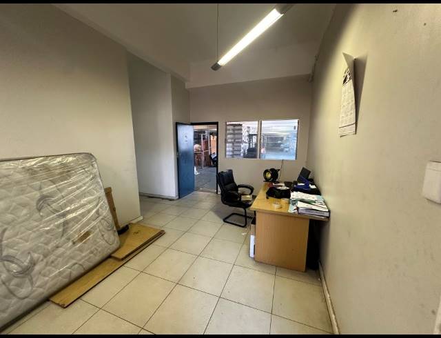 2,468M² WAREHOUSE TO LET IN PAARDEN EILAND